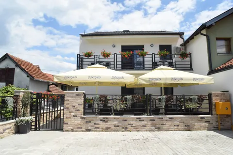 Smeštaj "Mini hotel Vienna"