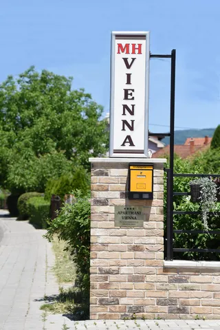 Smeštaj "Mini hotel Vienna"