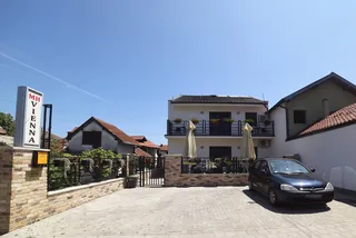 Smeštaj "Mini hotel Vienna"