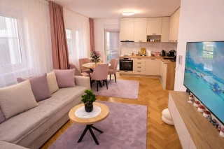 Alma Apartment - Family Stay Across Aqua Park Raj