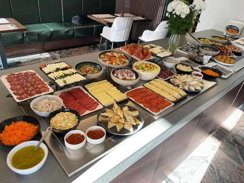 Restoran Adut u Hotelu pegaz